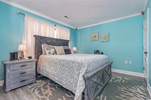 First floor, Little River Condo with Pool 3 miles from beach