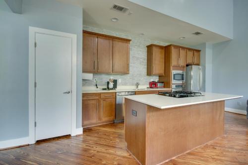Spacious EaDo Getaway Less Than 1 Mi to Toyota Center! in Houston, USA