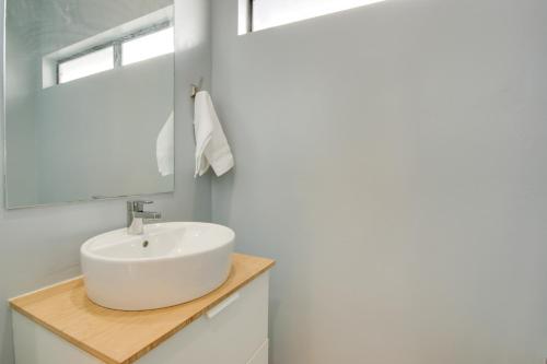 Spacious EaDo Getaway Less Than 1 Mi to Toyota Center! in Houston, USA