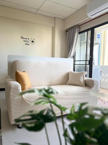 Stay & experience 55sqm Hispeed WiFi and Muay Thai 1 class, Bangkok