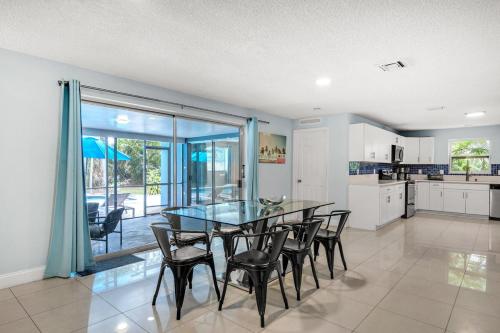 Oakland Oasis Spacious 3 Bedroom Retreat in Fort Lauderdale, USA