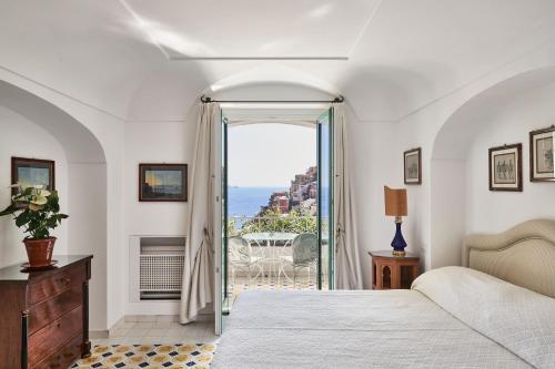 Superior Double or Twin Room with Sea View image 4