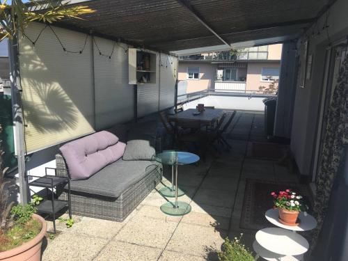 Unique little house on a roof top with a huge terrace close to exhibition square, Basilea (foto 5)