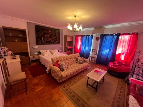 Casa da Avó Maria, Largo de Santo António, n 97395AL (Casa da Avo Maria, Largo de Santo Antonio, n 97395AL) in Miranda do Douro