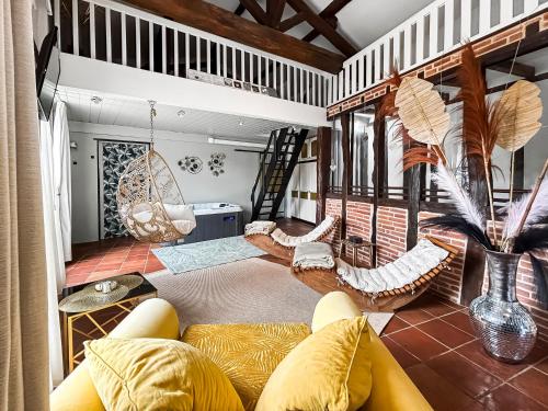 Studio de charme 70m2, Jacuzzi et Piscine Partagée (Studio de charme 70m2, Jacuzzi et Piscine Partagee) in Bourg-Saint-Bernard