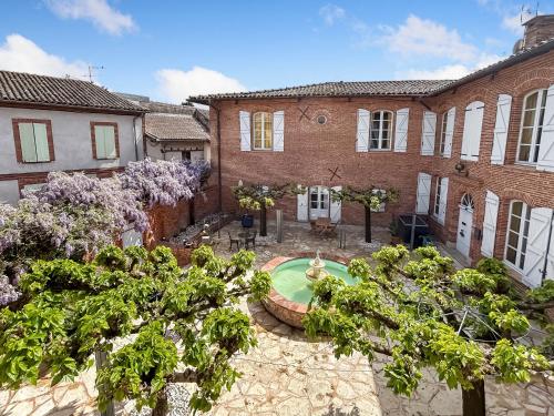 Studio de charme 70m2, Jacuzzi et Piscine Partagée (Studio de charme 70m2, Jacuzzi et Piscine Partagee) in Bourg-Saint-Bernard