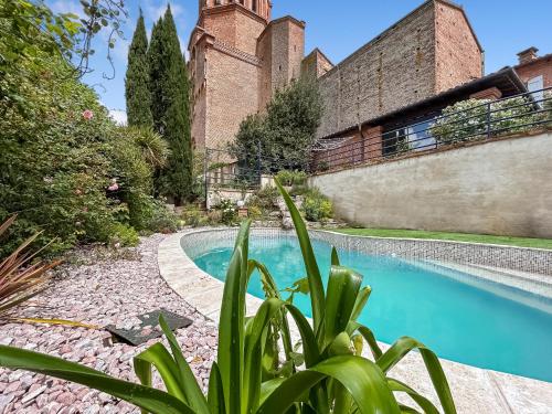 Studio de charme 70m2, Jacuzzi et Piscine Partagée (Studio de charme 70m2, Jacuzzi et Piscine Partagee) in Bourg-Saint-Bernard