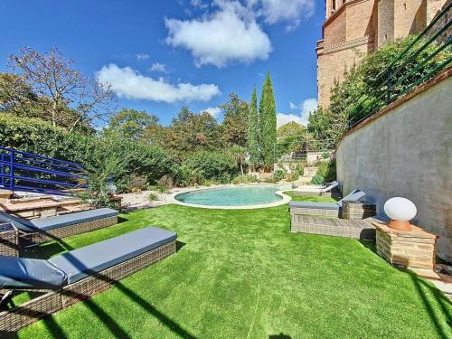 Studio de charme 70m2, Jacuzzi et Piscine Partagée (Studio de charme 70m2, Jacuzzi et Piscine Partagee) in Bourg-Saint-Bernard