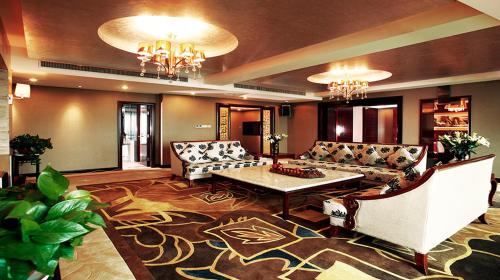 Chongqing Empark Grand Hotel The 5-star Chongqing Empark Grand Hotel offers comfort and convenience whether youre on business or holiday in Chongqing. The property features a wide range of facilities to make your stay a pleasant