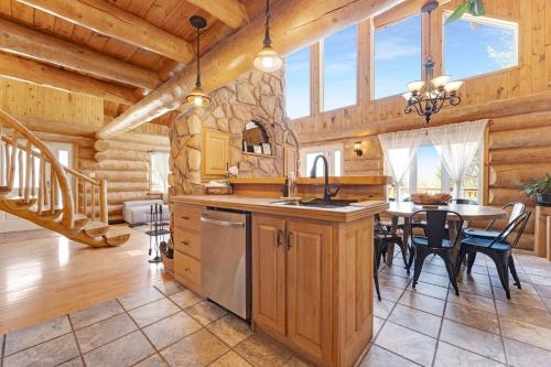 Casa Madera Chalet in Cantley (QC)
