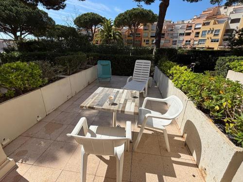 Grand F2 40 m2 Centre Port, Loggia 5m2, Vue jardin, Belle Terrasse, Parking privé