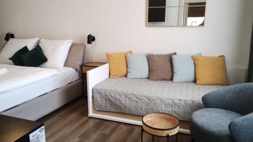Quiet apartment in the city center near the metro with with balcony and parking, Praga (foto 7)