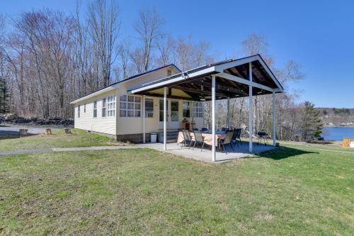 . Kayaks & Canoes: Lake-View Retreat in Ellenville!