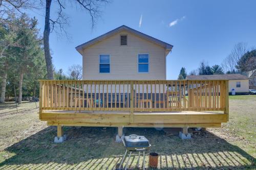 Shared Fire Pit and Kayaks Catskills Lake Retreat! in Mountain Dale
