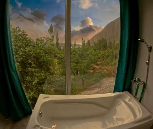 Double Room with Mountain View image 4