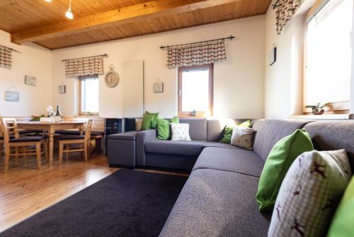 Weingarten & Appartement Auszeit with private Spa in Loipersdorf