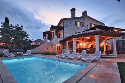 Villa Dino i Karla, a spacious and beautiful Villa in a calm village – khách sạn tại Gradisce