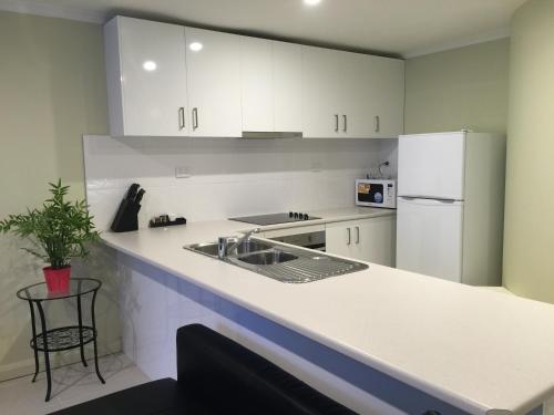 廚房, 公園汽車旅館和服務式公寓 (Park Squire Motor Inn and Serviced Apartment) in 帕克維爾