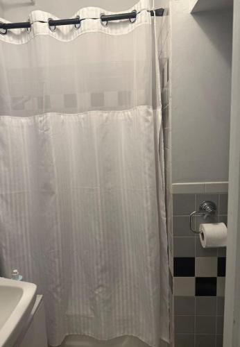 Luxury city condo, New York (photo 8)