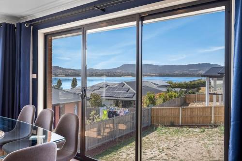 Riverview Family Retreat Spacious 4BR Home, Views in Granton