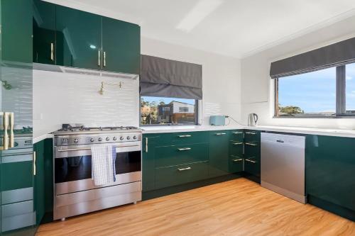 Riverview Family Retreat Spacious 4BR Home, Views in Granton