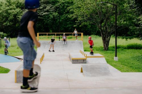 Beautifully Remodeled Condo w - Pool