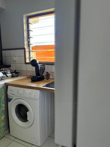 주방, Le Cactus spacieux appartement Mamoudzou hyper centre avec vue jardin in 마무주