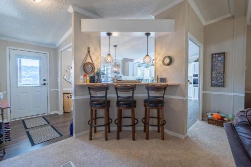 TIKI HOLLOW TIKI HOLLOW