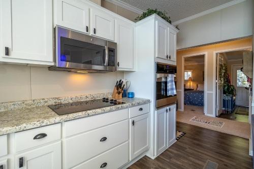 TIKI HOLLOW TIKI HOLLOW