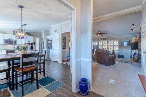 TIKI HOLLOW TIKI HOLLOW