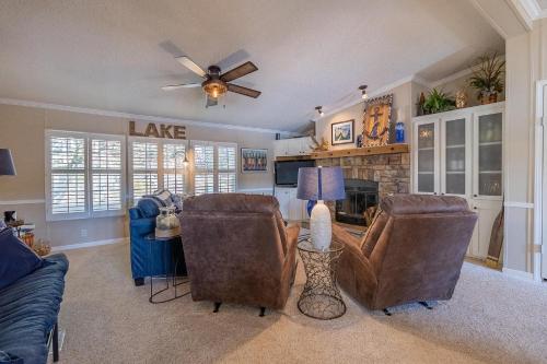 TIKI HOLLOW TIKI HOLLOW