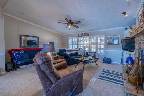 TIKI HOLLOW TIKI HOLLOW