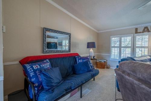 TIKI HOLLOW TIKI HOLLOW