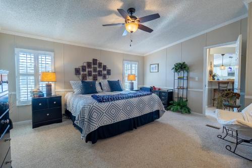 TIKI HOLLOW TIKI HOLLOW