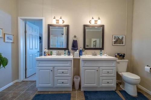 TIKI HOLLOW TIKI HOLLOW