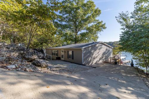 TIKI HOLLOW TIKI HOLLOW