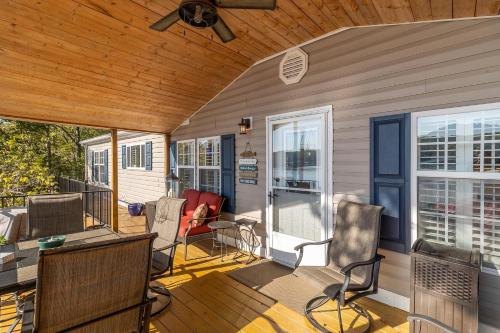 TIKI HOLLOW TIKI HOLLOW