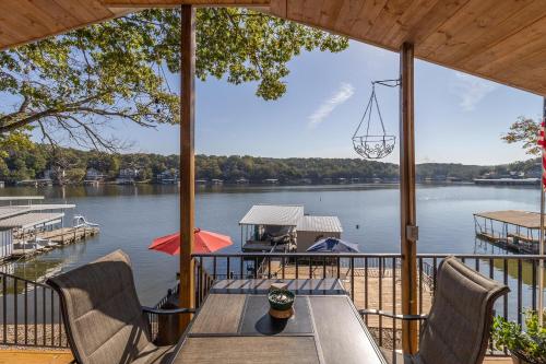 TIKI HOLLOW TIKI HOLLOW