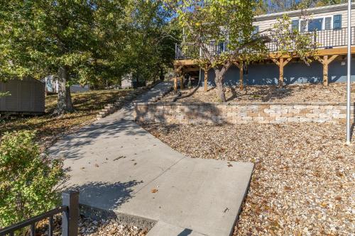 TIKI HOLLOW TIKI HOLLOW