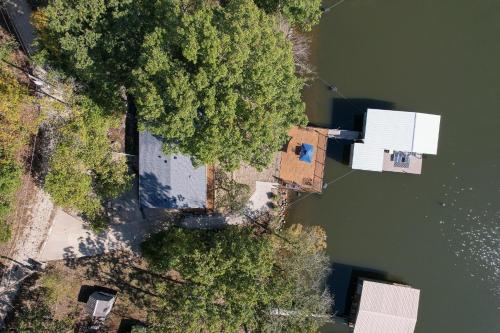 TIKI HOLLOW TIKI HOLLOW