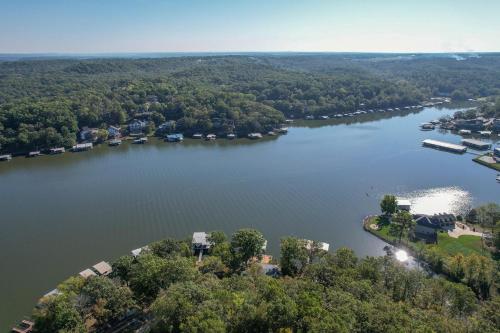 TIKI HOLLOW TIKI HOLLOW