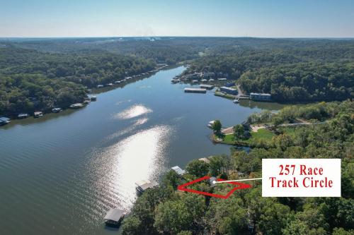 TIKI HOLLOW TIKI HOLLOW