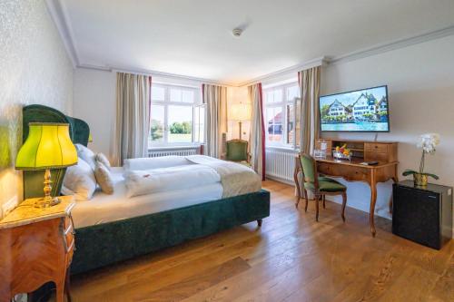 Deluxe Double Room with Lake View