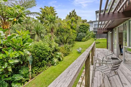 Lush Green Hideaway Guest Suite near Newmarket, Окленд (фото 8)