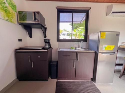 virtuve, Monarca's Rural Container Studio in Tilaran