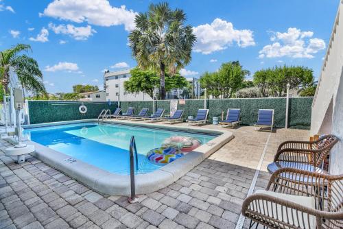 The Shores Hotel Room Type - Double Room with Pool View