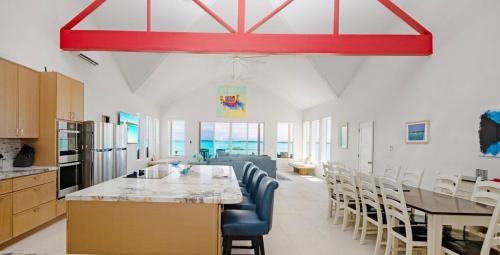 kuhinja, Jolly Rancher Exuma 5 bed 6 bath multi family in George Town center