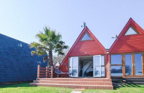 Chalet 73, Deal