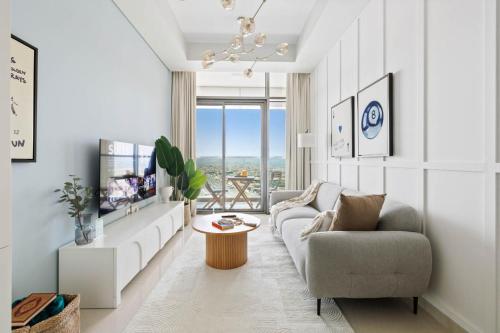 Sky High 1BR in City View with 41st Floor Views, Dubaï