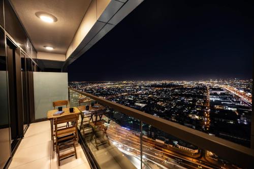 Sky High 1BR in City View with 41st Floor Views - image 10